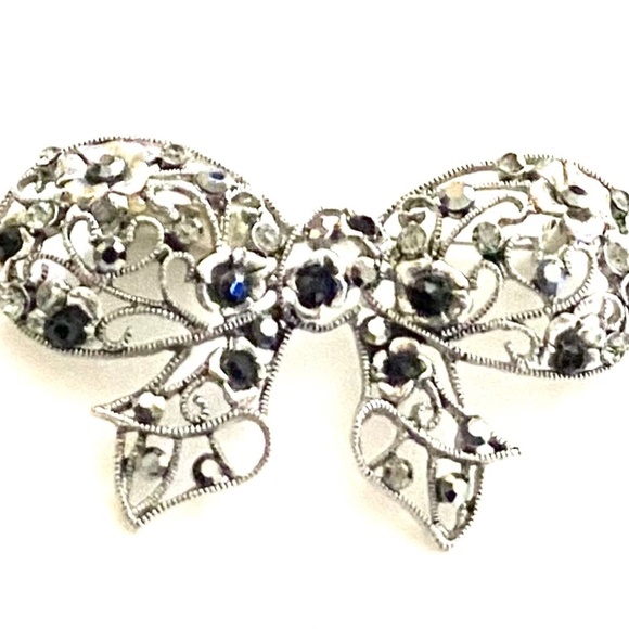 Vintage Style Bow Brooch - Picture 1 of 7